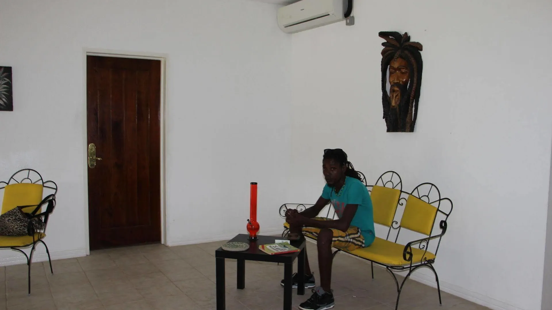 Hotbox Bud & Breakfast - Hostel Salem Jamaica