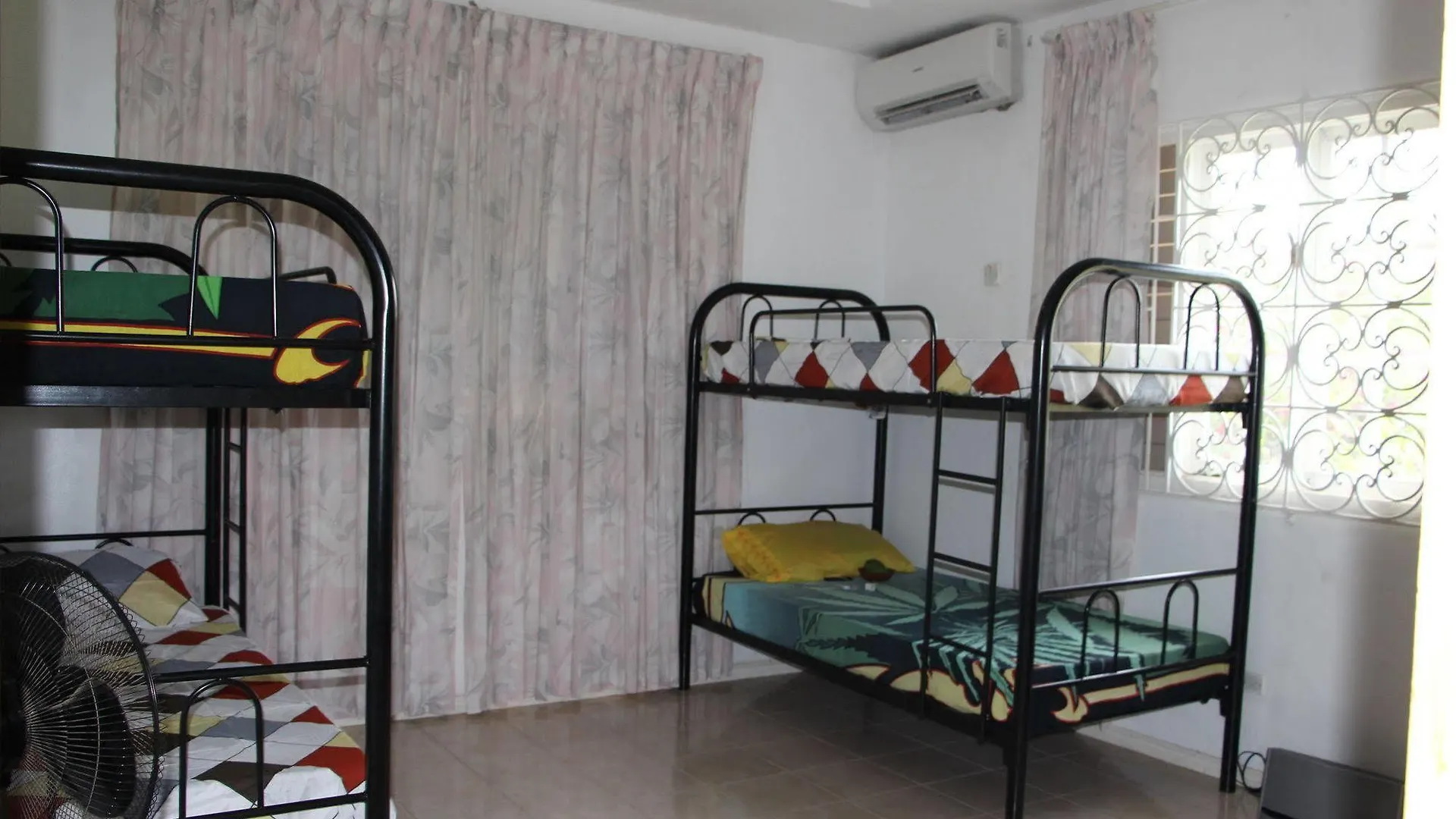 Hotbox Bud & Breakfast - Hostel Salem 4*,  Jamaica