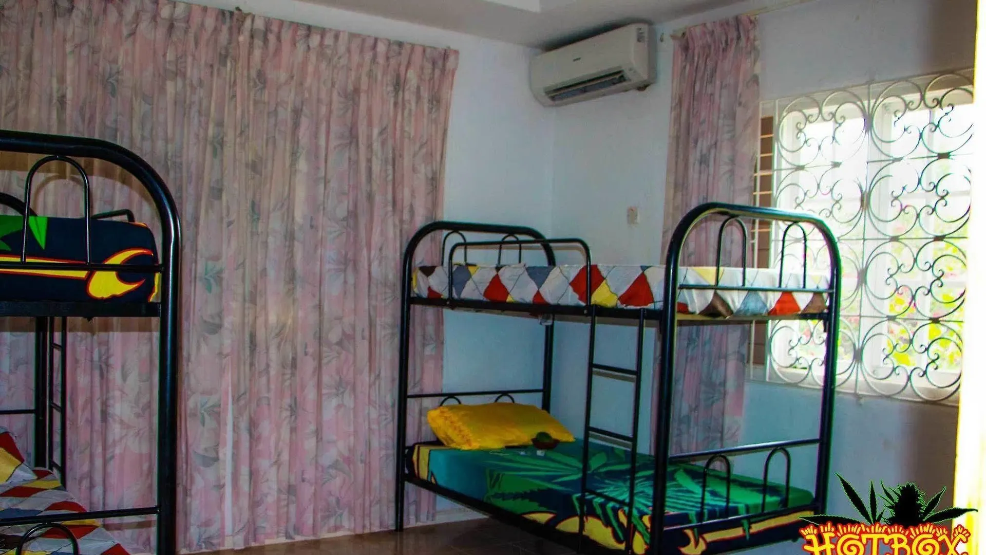 Hotbox Bud & Breakfast - Hostel Salem Hotel